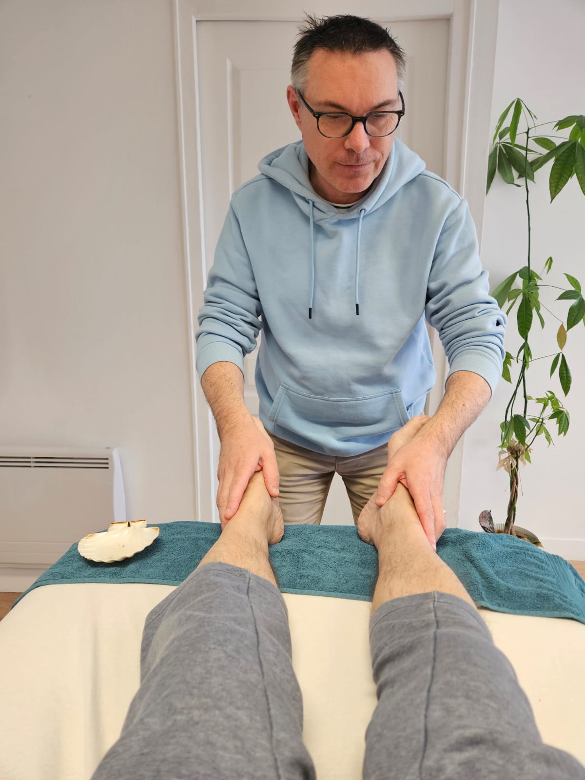 Michael Menuge  , Réflexologue